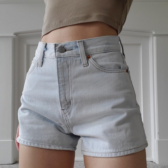 Levis High Waisted Wide Leg Short 